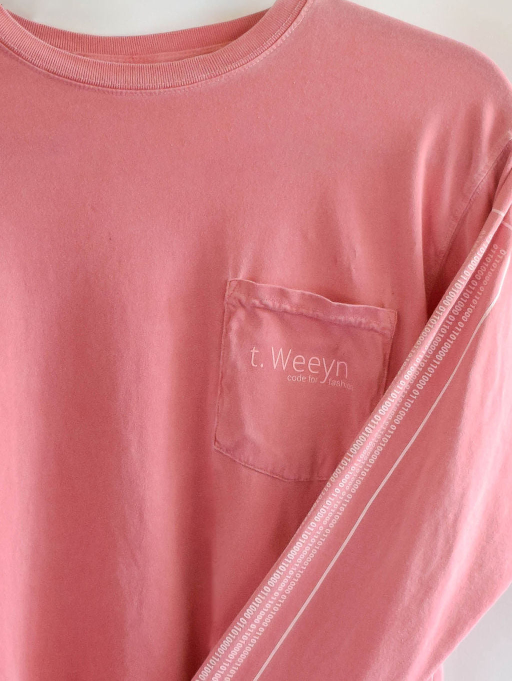 t. Weeyn Heart binary code guava women's front t shirt
